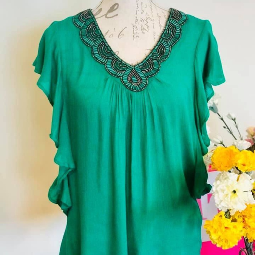 Brand New Cleo blouse with tags 
Size Small